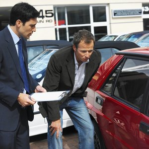 What Happens to Your Deposit at the End of a Lease on an Auto?