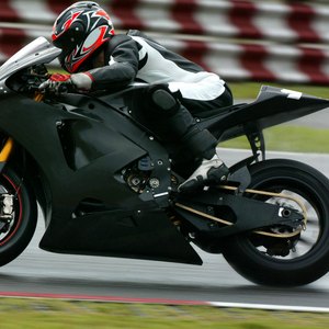 How to Get a Sponsorship for Motorcycle Racing