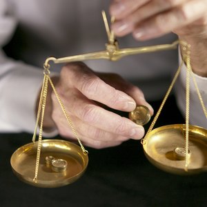 Condominiums Vs. Apartment Advantages & Disadvantages