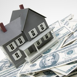 How Much Money Do You Need When You Sign the Lease to Rent a House?