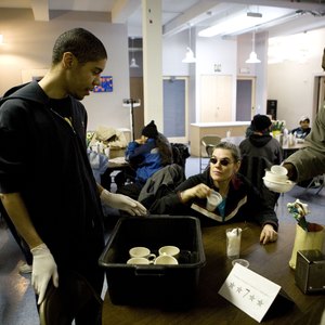 A volunteer collecting dishes at a food pantry.