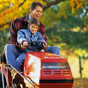 How to Buy a Riding Lawn Mower With No Credit