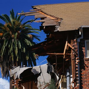 How to Make Sure the Insurance Company Pays for a Damaged Roof