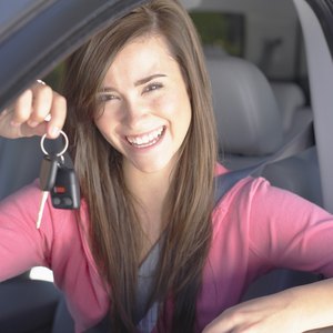 How Does an Auto Lease Look on My Credit Report?