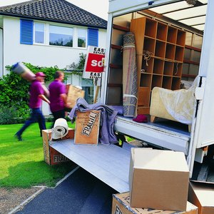 How Long Do You Have to Remove Your Possessions After Selling a House?