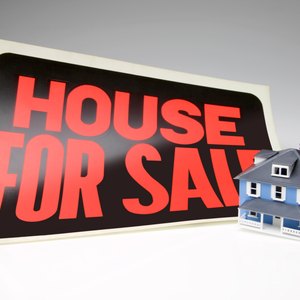 What Is the Difference Between Home Sale Contingency & Home Close Contingency?