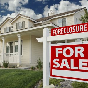 How to Remove Foreclosure From Your Credit Report