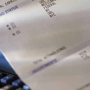 How to Estimate a Tax Refund by Using Pay Stubs