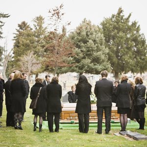 How to Cash in the Bonds of a Deceased Parent
