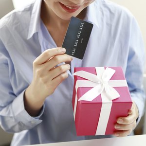 How to Track Purchases Made on a Visa Gift Card