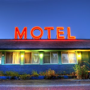 How to Stay in a Motel With No Credit Card