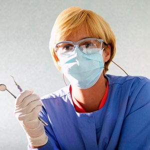 How to Apply for Dental Assistants Scholarships