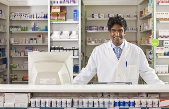 do hospital or retail pharmacists make more money