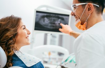 How Much Does a Dentist Make a Week? | Chron.com