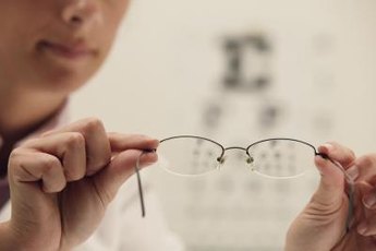 Ophthalmologists enjoy high salaries and good work schedules.
