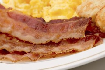 Scrambled eggs and bacon fit the bill for an Atkins-friendly breakfast.