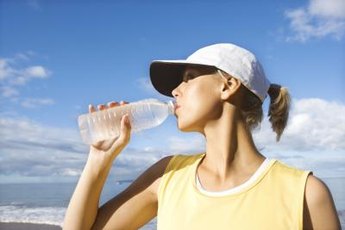 Drinking too much water during intense exercise leads to water retention.