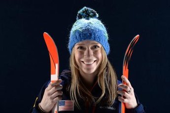 Freestyle skiers favor twin-tip skis.