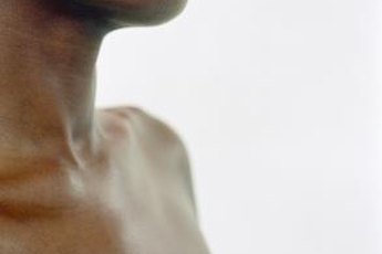 Get rid of thin shoulders with regular strength training.