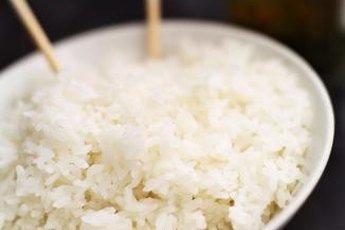 Steamed white rice is a gluten-free side dish.