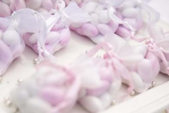 Wedding favors or giveaways should echo the theme of your wedding.