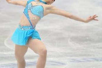 Skate backward to begin your falling leaf jump.