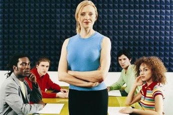 Eye contact, professionalism and firmness allow you to assert yourself as boss.