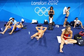 Dryland workouts for freestyle include cardio and exercises that work the shoulders and core.