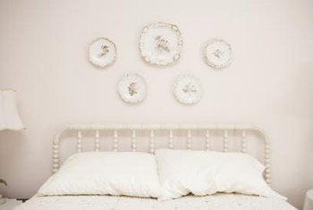 Decorating Ideas  for a Small  Bedroom  With a Queen  Size Bed  