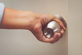 How To Take Off A Door Knob With No Screws Home Guides