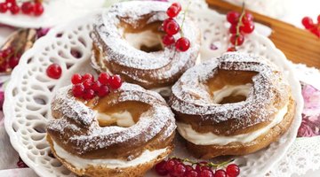 Close-up of French cream puff rings