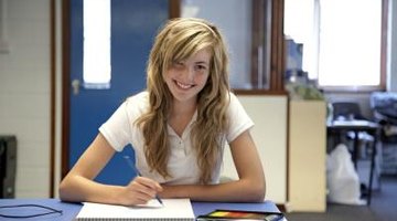 Teenage girl in drawing class.