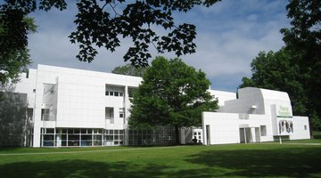 Hartford Seminary - 77 Sherman Street, Hartford, Connecticut, USA. Architect Richard Meier, built 1978-1981.