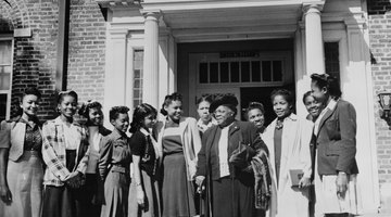 Mary McLeod Bethune with a group of students in 1943