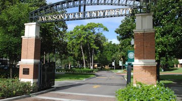The main entrance of Jacksonville University