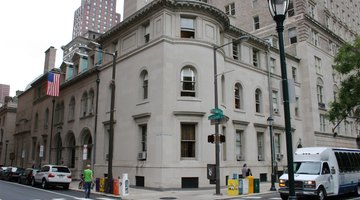 Looking southeast from Rittenhouse Square toward the Curtis Institute's main building at the corner of Locust Street (on the left) and South 18th Street (on the right) (2006)