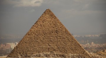 How to Make a 3D Pyramid With Paper