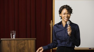 How to Greet an Audience When Giving a Speech