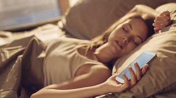 Dormir al lado de tu teléfono puede dañar seriamente tu salud