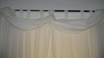 A valance with a twist.