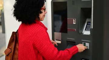 ¿Cuánto tiempo después se puede retirar un dinero con cheque depositado a través de un cajero automático?