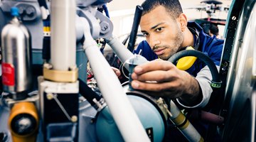 ¿Cuánto puedo ganar como mecánico de helicópteros?