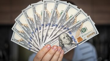 Cómo diferenciar un billete de dólar falso de uno verdadero 