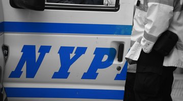¿Cuánto gana un policía en New York?