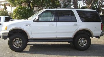 Auto mechanic fixing vehicle