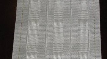 Pencil-pleat header tape