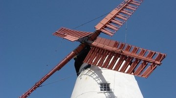 Windmills were used to power sawmills beginning in the 1590s.