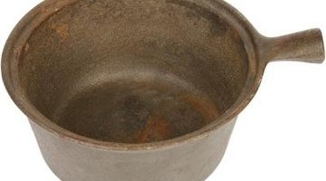 How to Get Rust Out of an Aluminum Pan