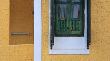 Yellows of any shade are appropriate Italian villa paint colors.