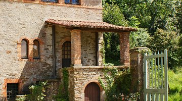 Many villas are natural stone and are never painted.